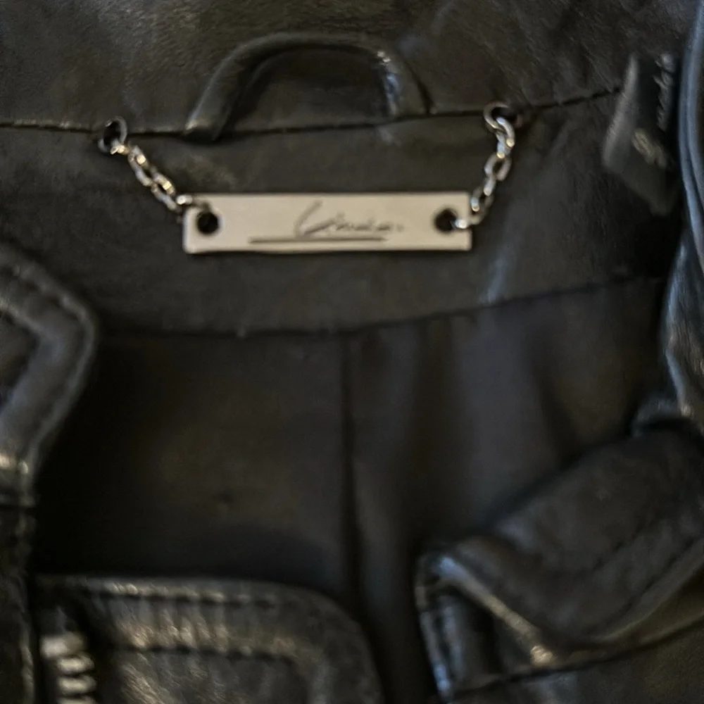 Leather jacket - Picture 3 of 4